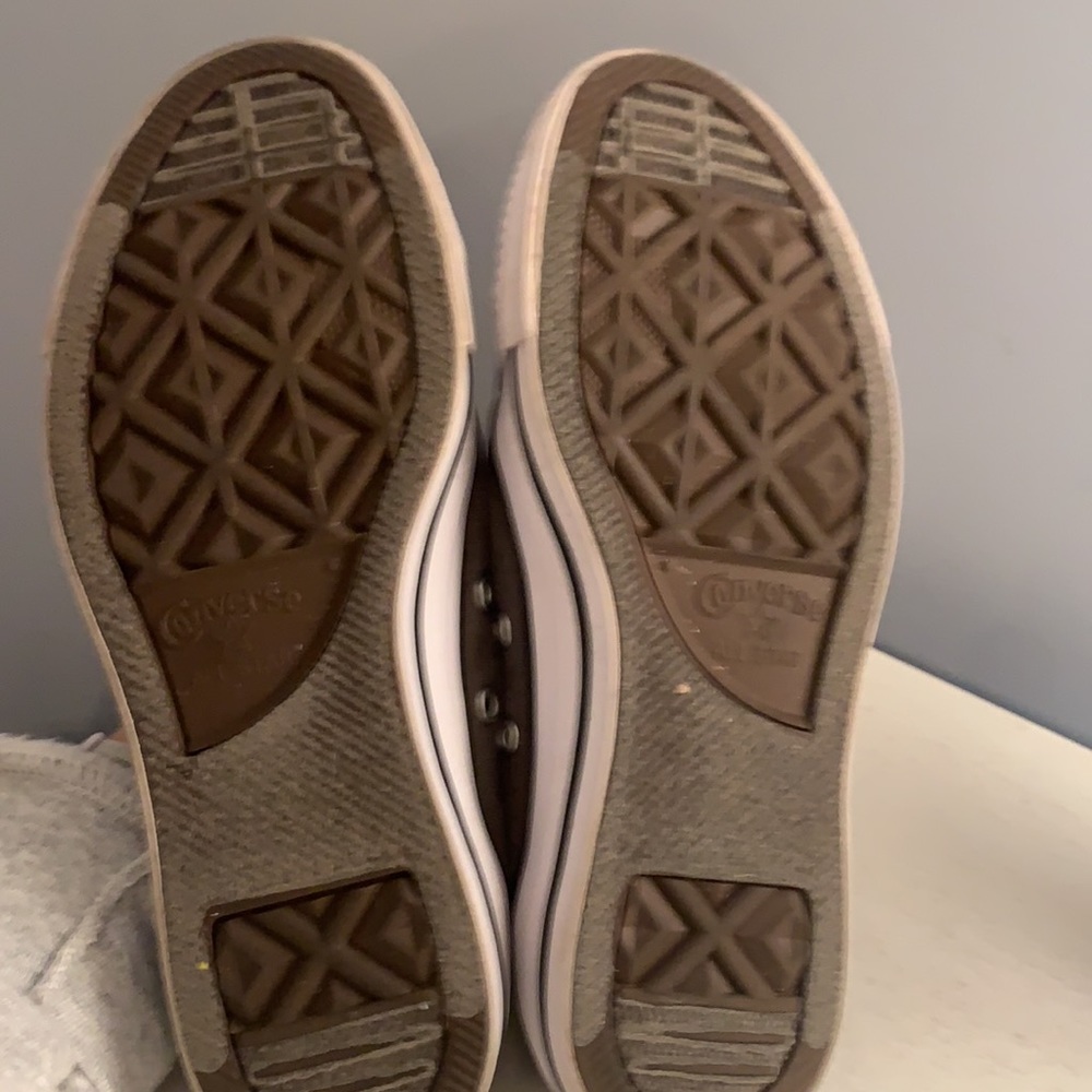 High top converse in grey (women’s size 7) - Picture 4 of 4